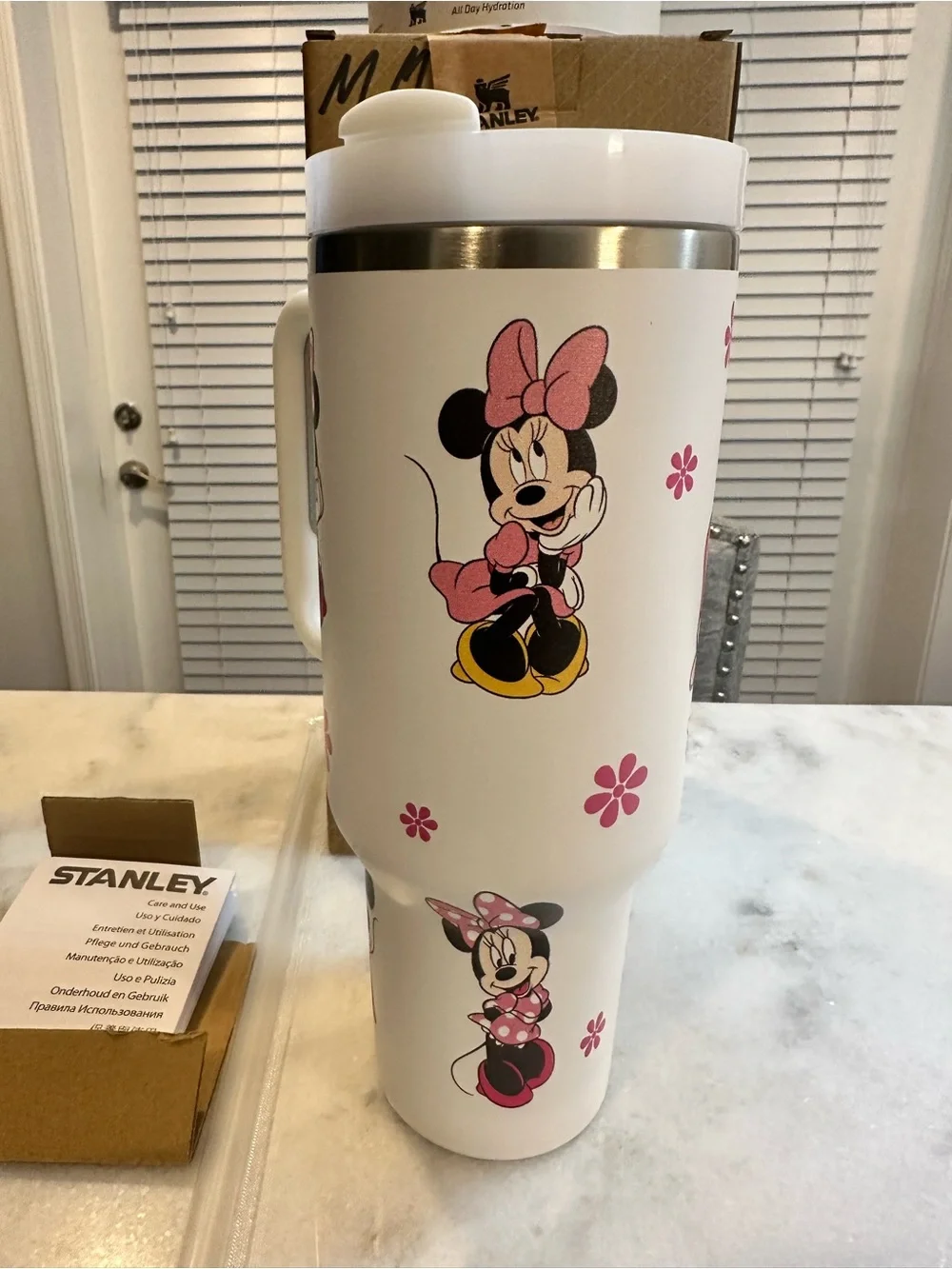 Stanley Disney Minnie Mouse White & Pink 40oz Quencher H20 Tumbler with Handle - Picture 6 of 14